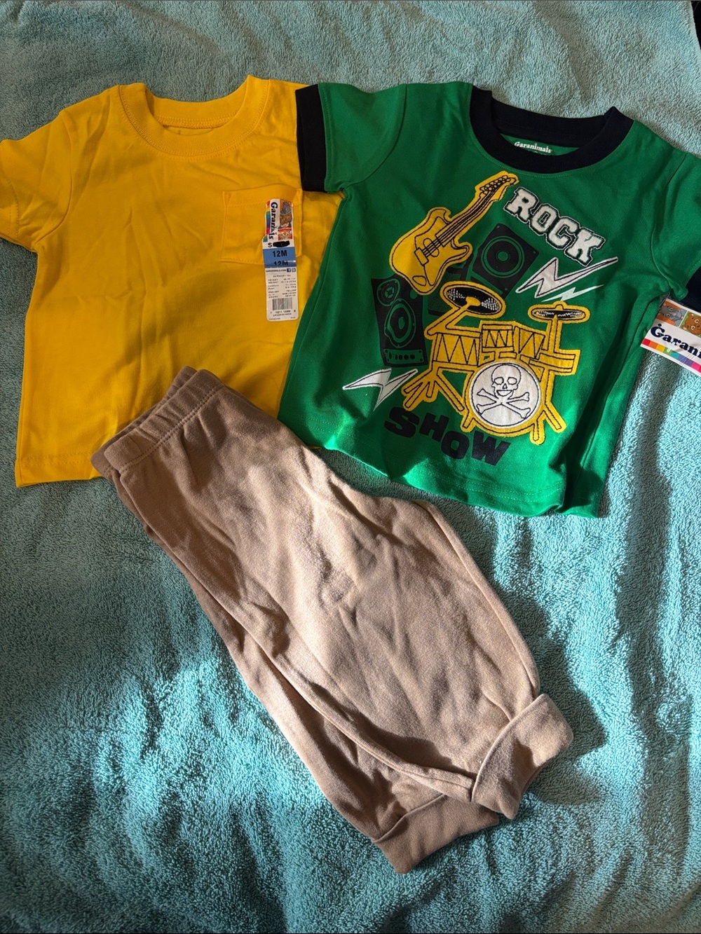 NWT Garanimal Green 'Rock Show' Tee & Yellow Tee & Tan Joggers 12m